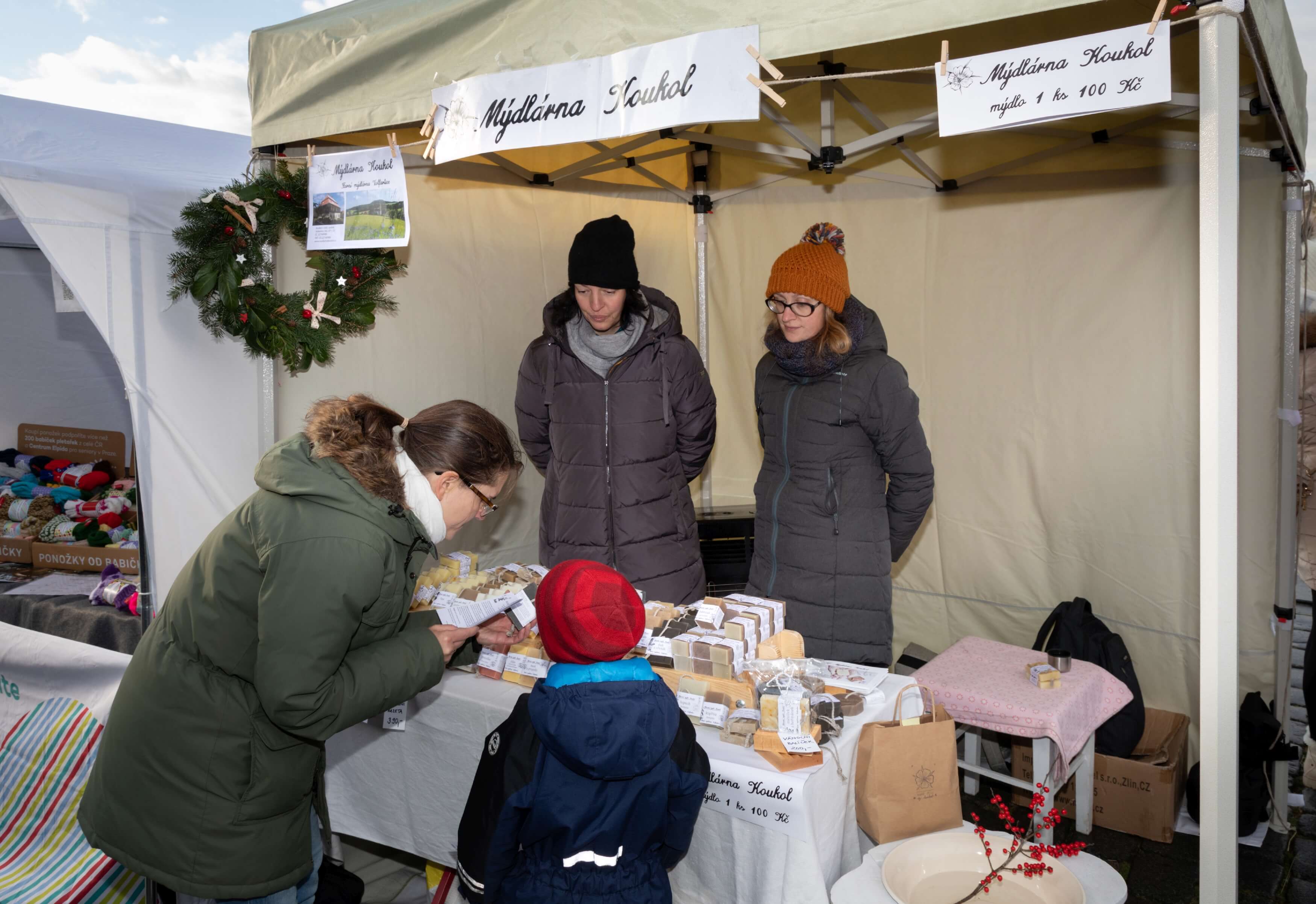 Fotografie - lidé z mýdlárny Koukol