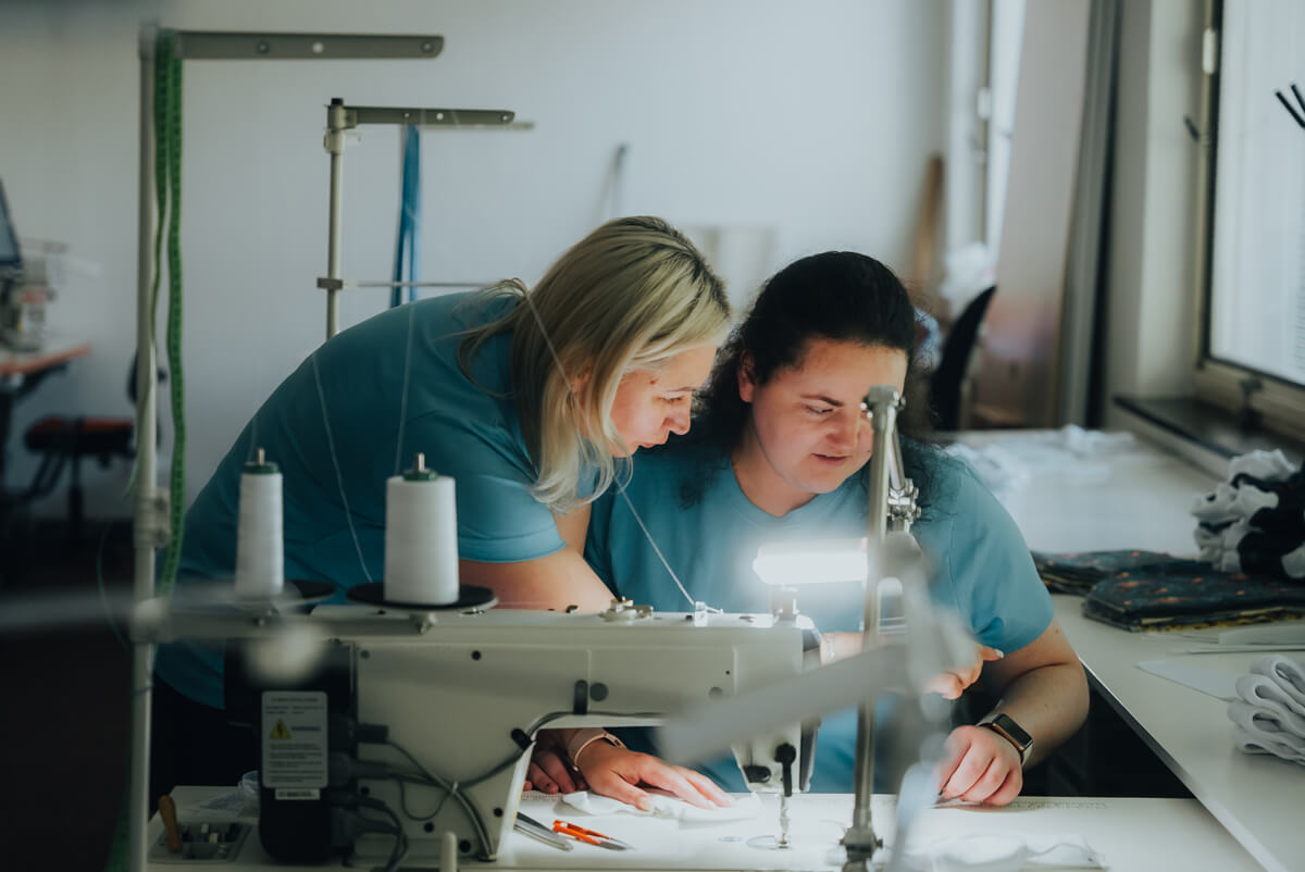 Fotografie - Ukrajinky ve firmě Bamboolik